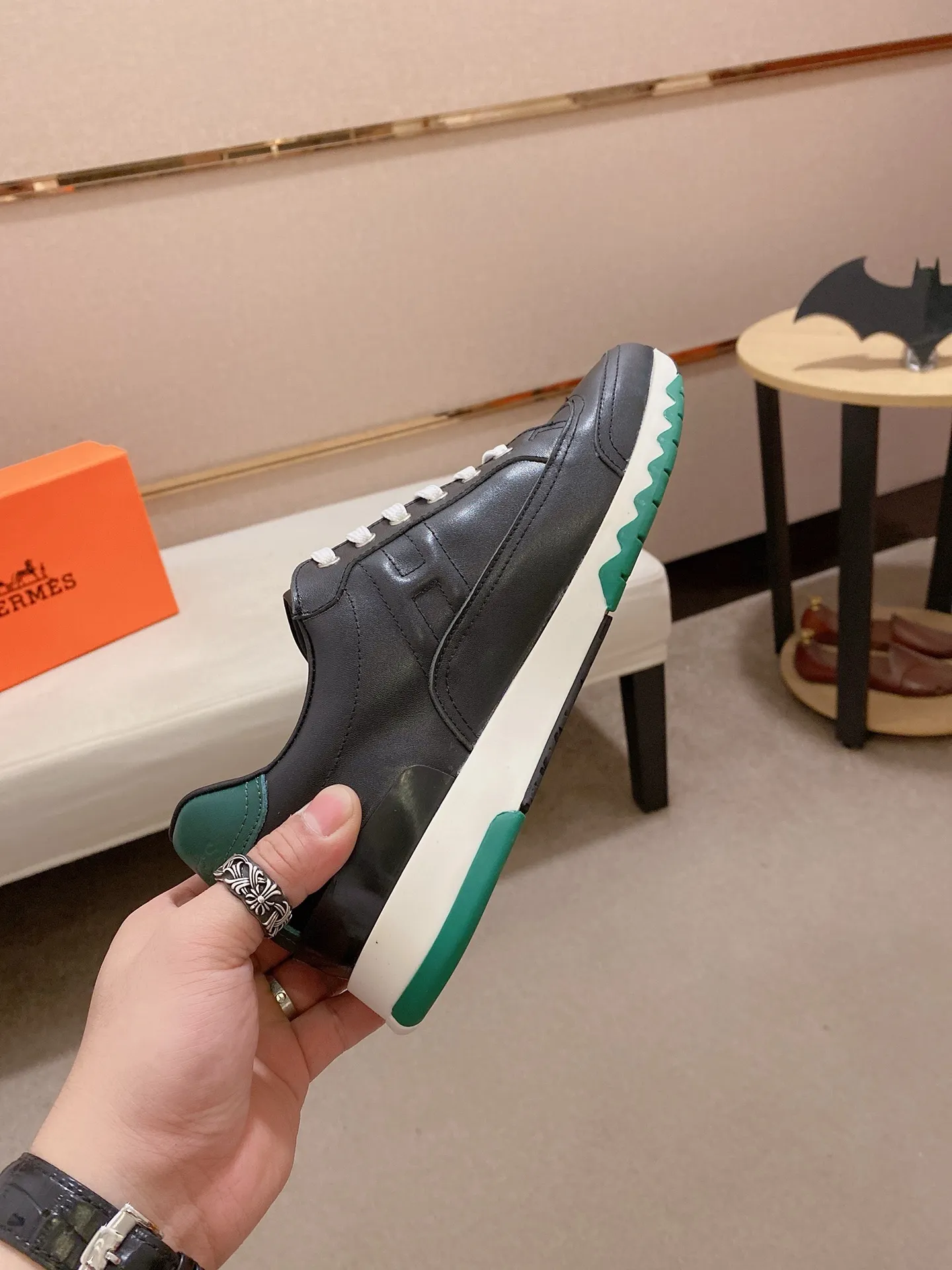 Ex-factory price: 500💰《HERMES》【Classic original single version】Hermès; top 🔝purchasing agent🔍🔍men's latest 🇺🇸sold simultaneously, original imported from Italy ▲▲first-layer cowhide ▲▲ (high-end, nobility and class) ) Exquisite workmanship (Italian 🇮🇹 imported water-dyed 🐂 cowhide lining) sole: original sole provided by the original factory, ⚠️exclusive double-layer activity·TPR·rubber·combined molded outsole; super comfortable·wear-resistant·non-slip·environmental protection The real thing is more beautiful when photographed in kind (high quality, following orders), you can come in and out at will * Number of yards: 38·39·40·41·42·43·44# (can be customized 45.)